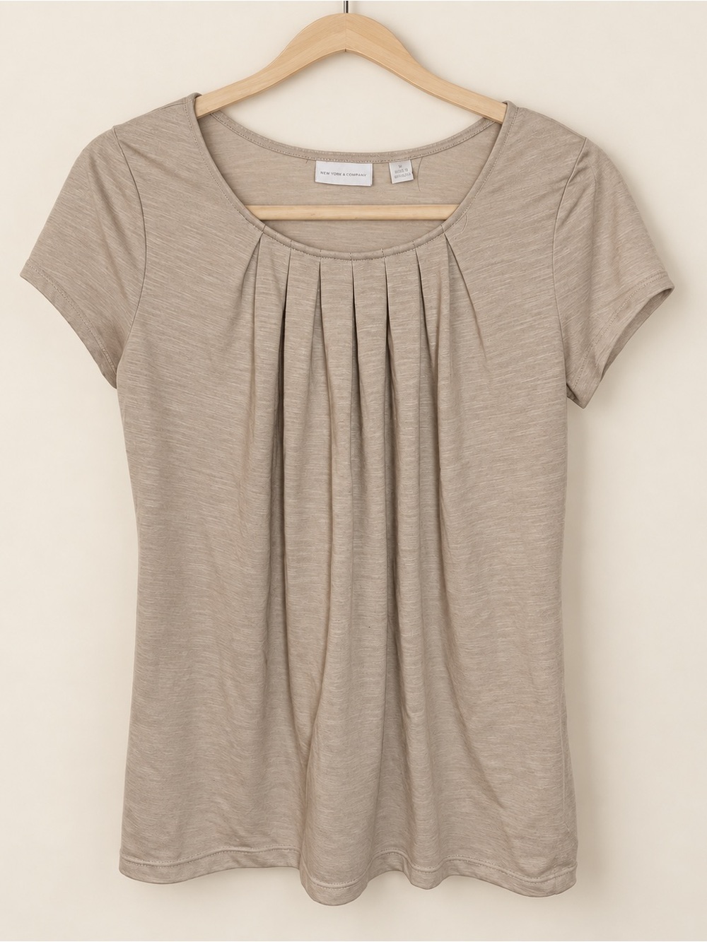 New York & Company Taupe Pleated Scoop Neck Short Sleeve Top